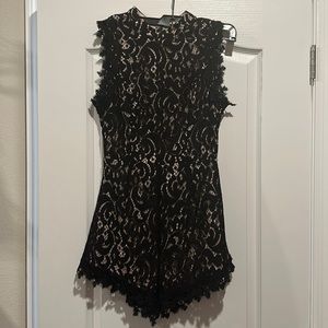 Backless lace romper